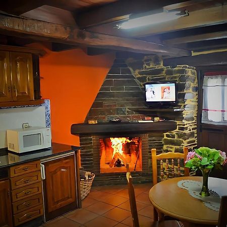 Casa Freixe Apartamentos Rurales Санта Еулалия де Оскос Екстериор снимка