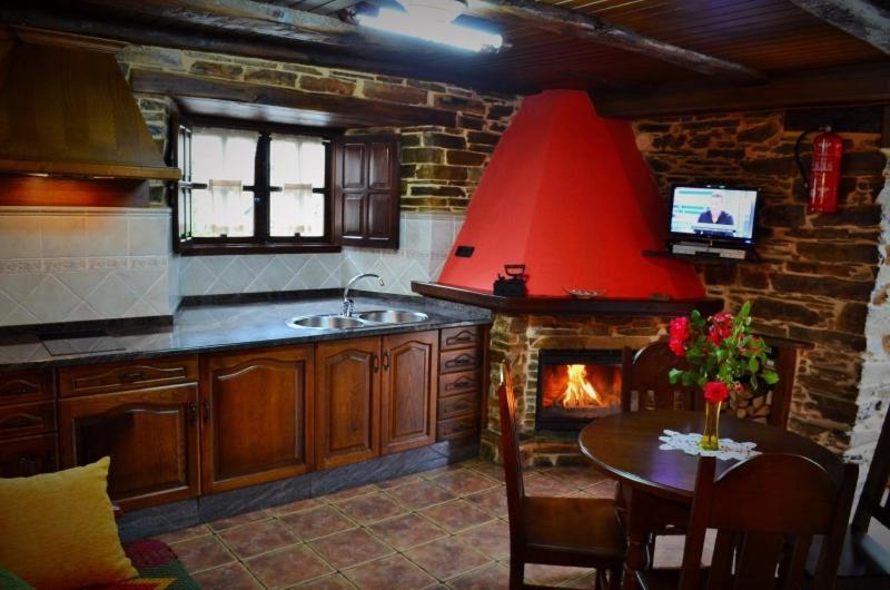Casa Freixe Apartamentos Rurales Санта Еулалия де Оскос Екстериор снимка