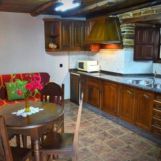 Casa Freixe Apartamentos Rurales Санта Еулалия де Оскос Екстериор снимка