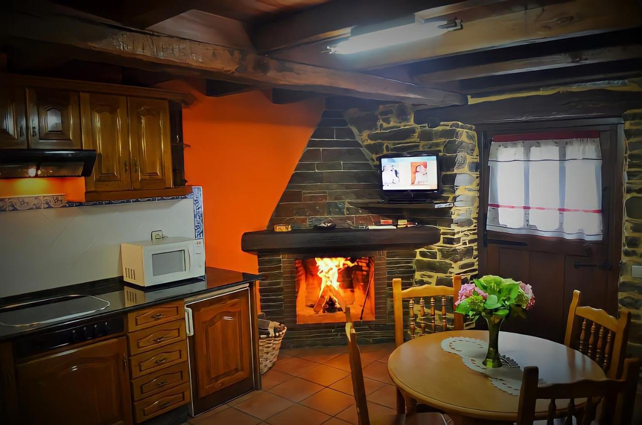 Casa Freixe Apartamentos Rurales Санта Еулалия де Оскос Екстериор снимка